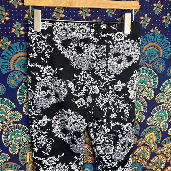 Just Cozy NWOT skull leggings - Picture 9 of 11